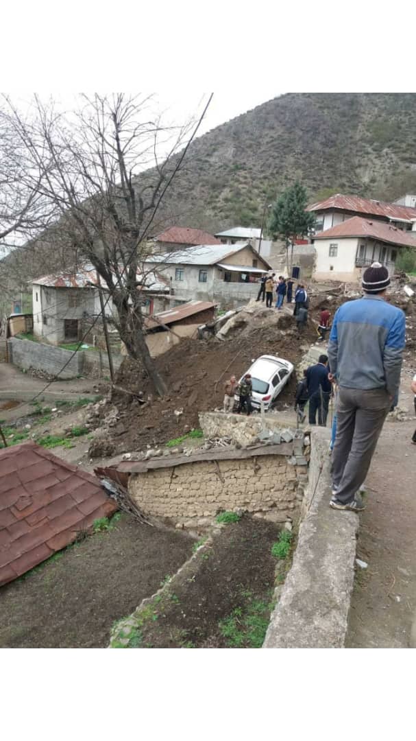 ریزش کوه در روستای پیت سرا در منطقه دوآب سوادکوه/ فیلم و گزارش تصویری